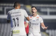 Santos goleia Guarani em ritmo de treino e mantém liderança da Série B
