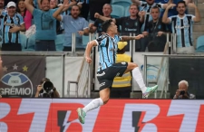 Cristaldo decide, e Grêmio vence o Cuiabá na Arena