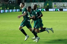 Com primeiro gol de Thiago Galhardo, Goiás vence o Cuiabá na Serrinha