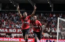 Atlético-GO domina, vence o Brusque e avança às oitavas da Copa do Brasil